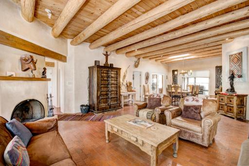 Moonstar, 4 Bedrooms, Sleeps 10, Pet Friendly, Fireplace, Views, WiFi - Housity