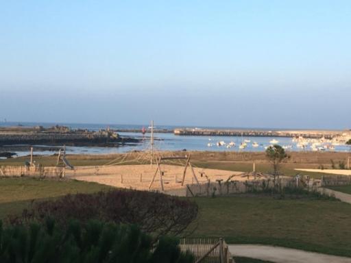 APPART-STUDIOS VUE MER PANORAMIQUE ST GUENOLE Côté Mer - Housity