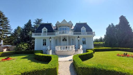 Castle Garden - Housity