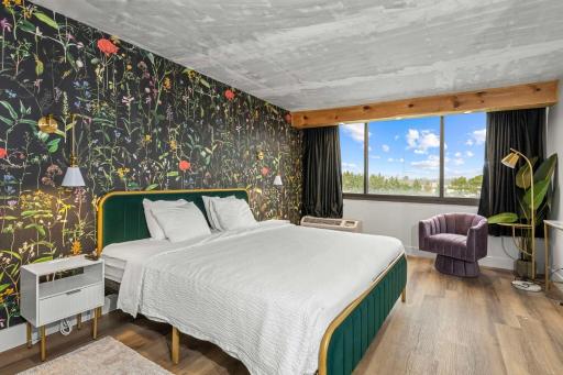 Clarion Hotel Airport & Conference Center - Housity
