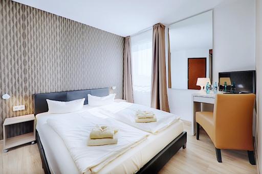 REGIOHOTEL Leipzig West - #Frühstücksbuffet #TopPreisLeistung #FreeParking #Wallbox - Housity