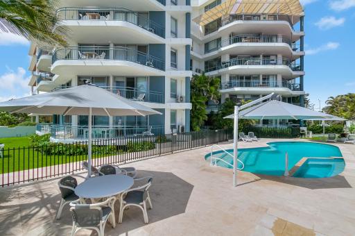Beachfront Oceanside Resort - Absolute Beachfront Apartments - Housity