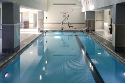 Courtyard by Marriott Chicago Downtown/River North - Housity