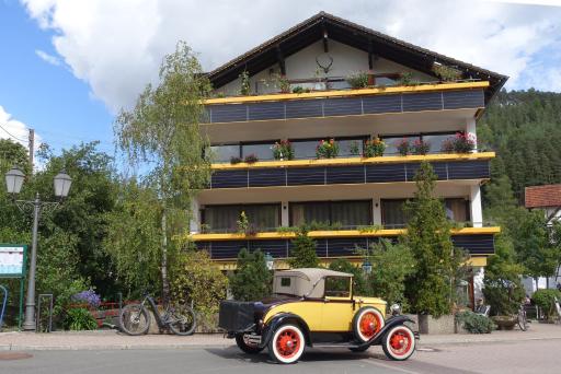 Hotel Hirsch mit Café Klösterle - Housity