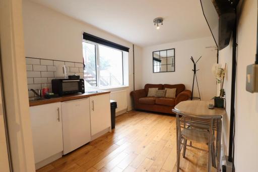 Flat 4, 10 St John's - Hizvo