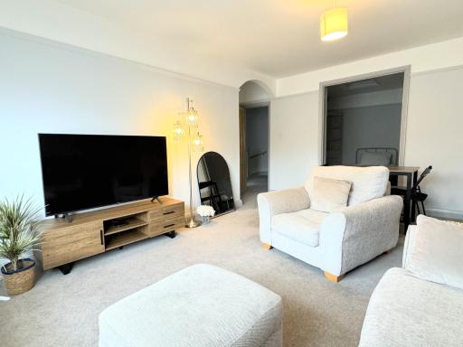 Entire Cosy Flat in Radlett - 3 Bedrooms -5 Beds - Sleeps 8 - Fast Train access into central London - Housity