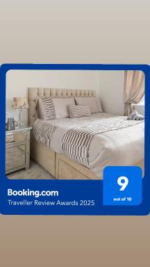 Fullers Modern and Stylish Room - Housity