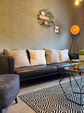 NUMMER EiNS - Housity