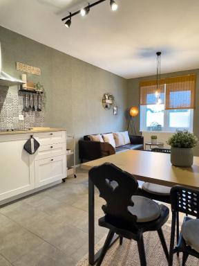 NUMMER EiNS - Housity