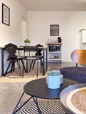 NUMMER EiNS - Housity