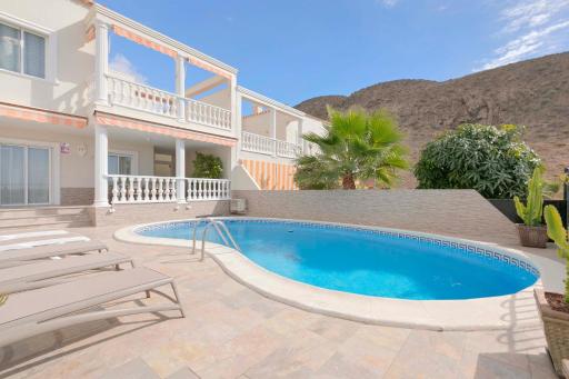 Townhouse with private pool! - Housity