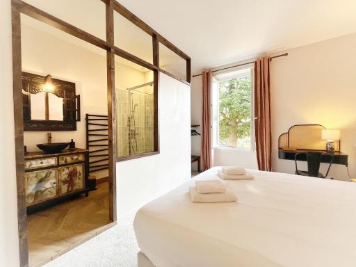 La Maison Voyage Bed and Breakfast - Housity