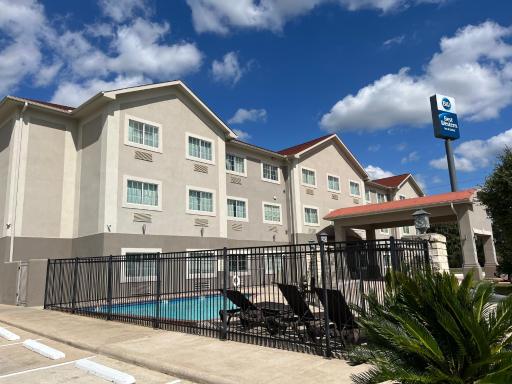 Best Western Inn & Suites Cleveland - Housity