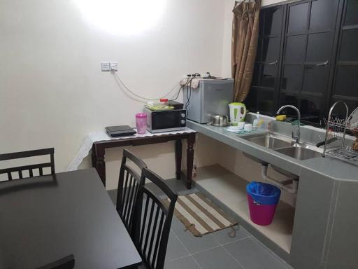 MRI Residence - Homestay in Sg Buloh with Swimming Pool - No Pork&Alcohol Allowed - Housity