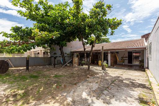 Suíte a duas quadras da Praia e perto da Ilha do Mel - Housity