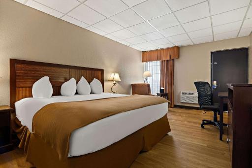 Rodeway Inn McPherson East - Housity
