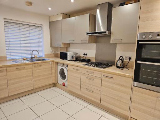 Stansted Airport Serviced Accommodation x DM for Weekly x Monthly Deals by D6ten Homes Ltd - Housity