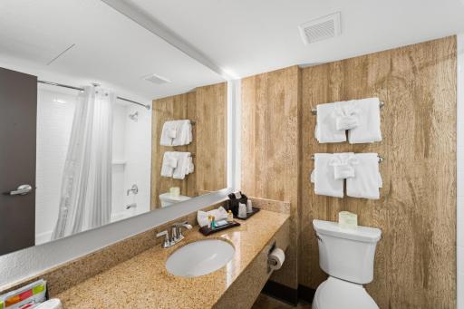 Black Bear Inn & Suites - Housity