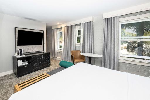 Hotel Virginia Santa Barbara, Tapestry Collection by Hilton - Housity