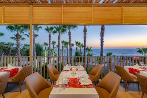 Delphin Deluxe Resort - Housity