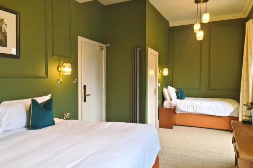 The Alyth Hotel - Housity