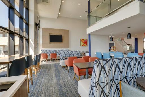 Holiday Inn Express Hotel & Suites Branson 76 Central, an IHG Hotel - Housity