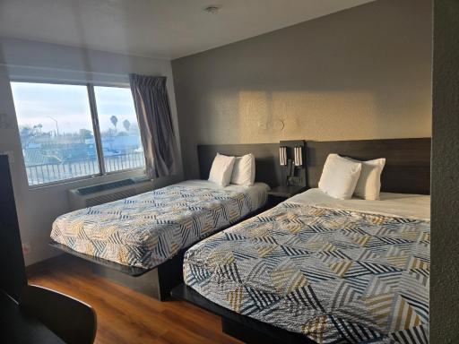 Park Inn by Radisson, Tracy - Housity