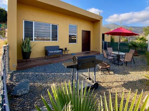 Cozy, Quiet & Pet friendly Gated Patio Studio - Housity