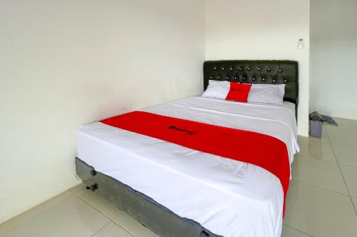 RedDoorz Plus at Erbysa 4 Pantai Sayang Heulang Pamengpeuk Garut - Housity