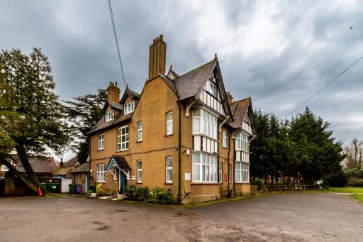 London Gatwick Inn - Housity