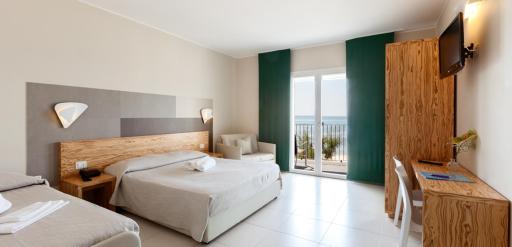 Hotel la Spiaggia - Housity