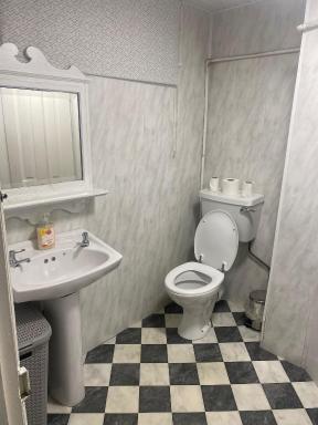 Railway Bar Accommodation - Housity