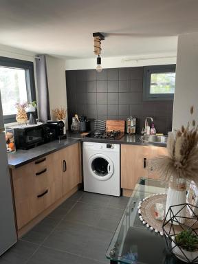 Rez de villa avec extérieur et plancha - Housity