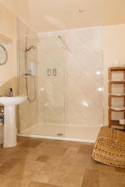 Whittonlodge sleeps28 Hottub pool table - Housity