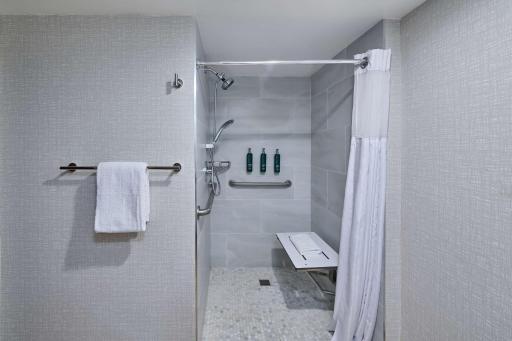DoubleTree by Hilton Chatsworth - Housity
