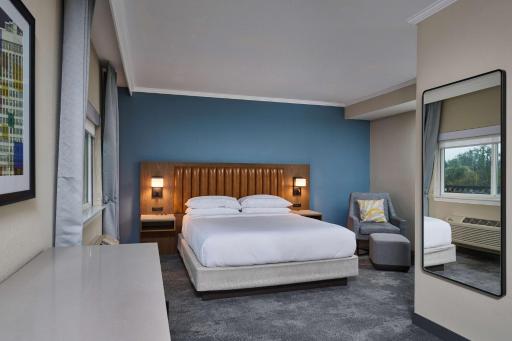 DoubleTree by Hilton Chatsworth - Housity