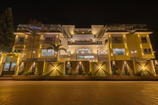 Hotel Emerald Dove - Housity