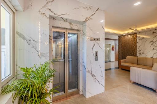 Hotel Emerald Dove - Housity