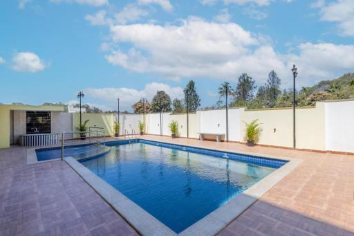 Hotel Emerald Dove - Housity