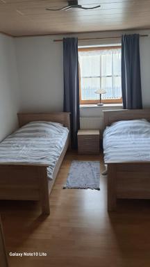 Schöne Ferienwohnung EG, Handwerkerunterkunft, nur 9 Min von Landshut entfernt - Housity