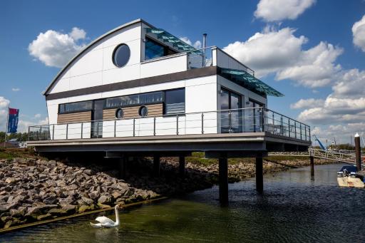 KYST 5410 Floating Home 1 - Housity
