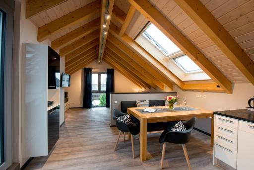 Familien- u Gruppenunterkunft Luxus-Dachloft 2 weitere Schlafzimmern - Housity