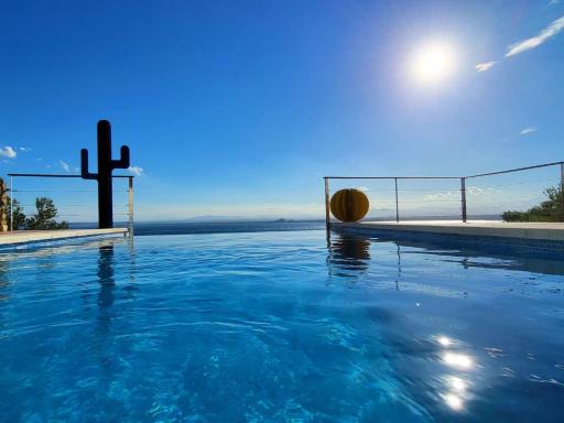 Villa Alco en Roses con vistas preciosas del mar - Housity