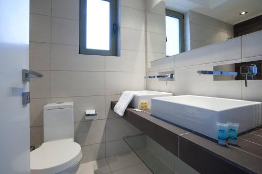 Voula, A modern, minimal and stylish, apartment - Housity