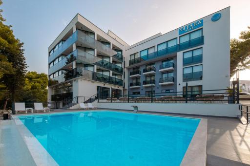 SeeSea Hotel - Housity