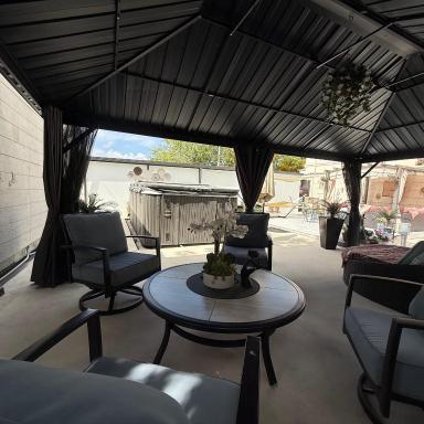 Tiny place w private hot jacuzzi 7 min to Miami international airport - Housity
