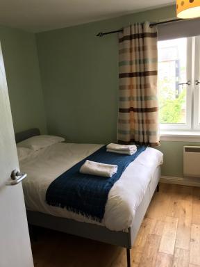 Edinburgh City Centre Old Town Holiday Apartment 3 bedrooms - Housity