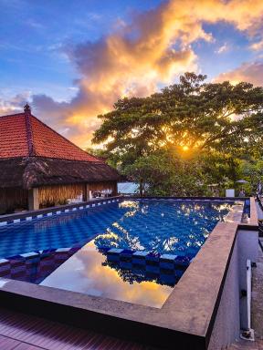 Simpang Inn Hostel - Housity