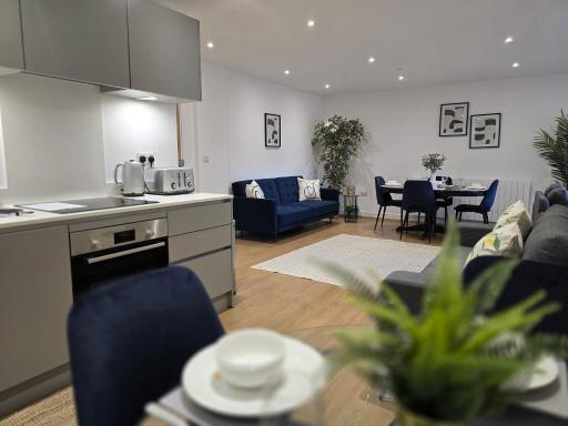 Snuggle Inn Serviced Apartments, Great choice for large groups, Contractors, Business Executives and Family Vacations in the stunning valley of Surrey Hills, secure Private Parking, Offering Easy Train Access to London, Gatwick airport, M25 - Housity