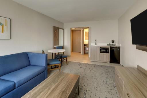 Holiday Inn Express Hotel & Suites Branson 76 Central, an IHG Hotel - Housity